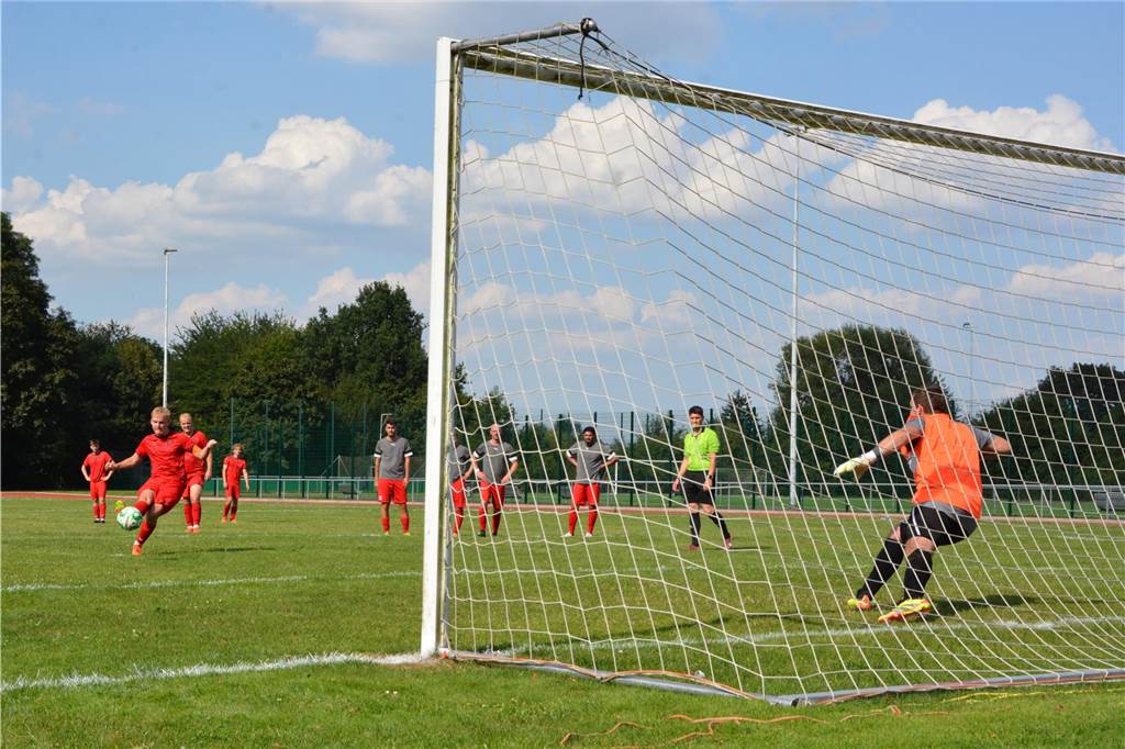 Pickepackevolles Testspiel- und Turnier-Wochenende: Fast 100 Fotos von den Fußballplätzen