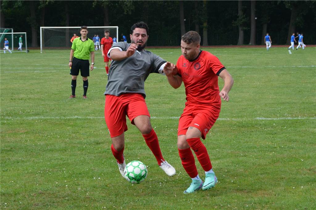 Pickepackevolles Testspiel- und Turnier-Wochenende: Fast 100 Fotos von den Fußballplätzen