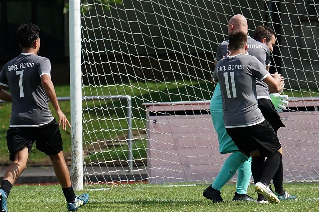 Pickepackevolles Testspiel- und Turnier-Wochenende: Fast 100 Fotos von den Fußballplätzen