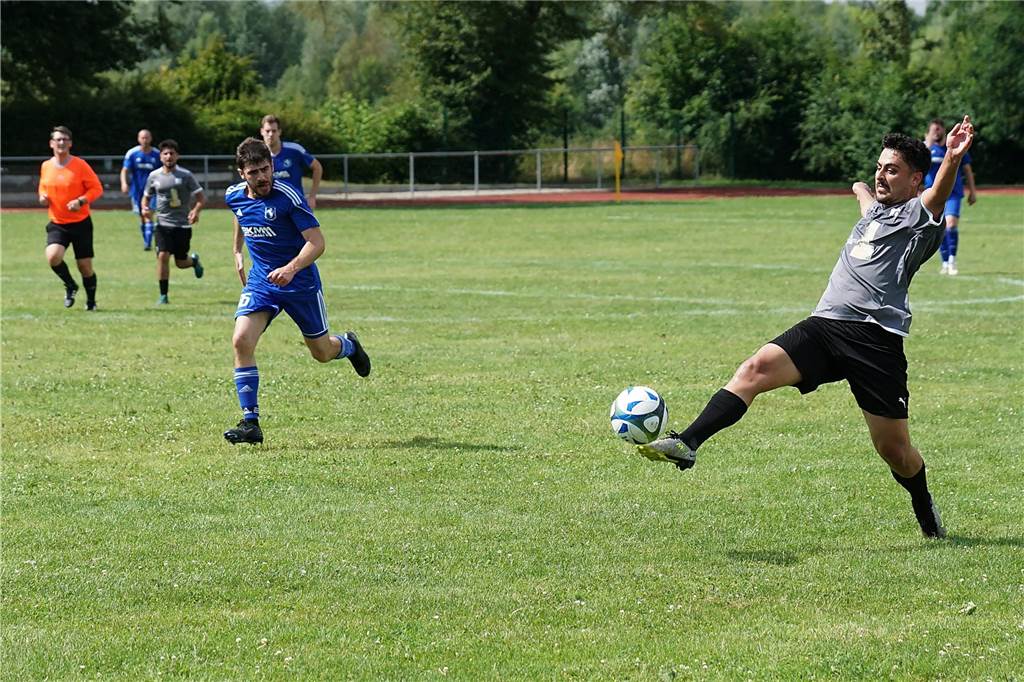 Pickepackevolles Testspiel- und Turnier-Wochenende: Fast 100 Fotos von den Fußballplätzen