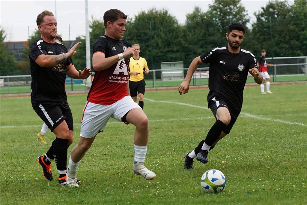 Pickepackevolles Testspiel- und Turnier-Wochenende: Fast 100 Fotos von den Fußballplätzen