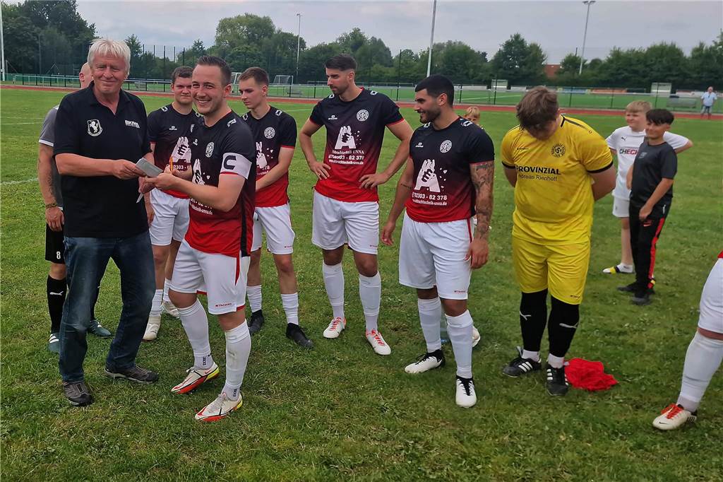 Pickepackevolles Testspiel- und Turnier-Wochenende: Fast 100 Fotos von den Fußballplätzen