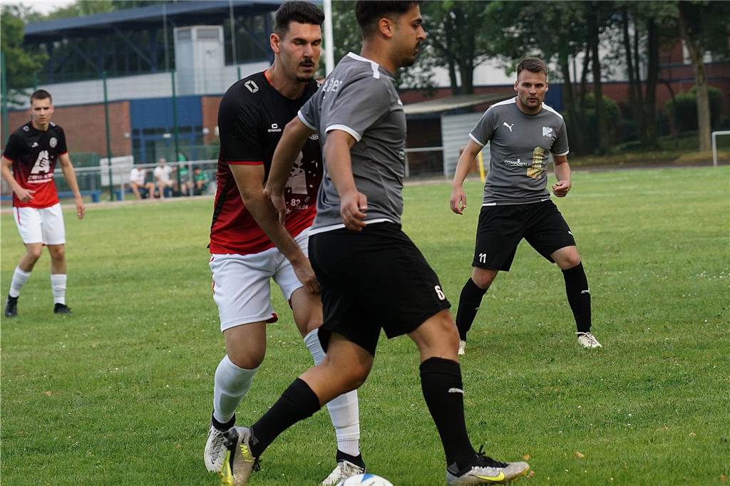 Pickepackevolles Testspiel- und Turnier-Wochenende: Fast 100 Fotos von den Fußballplätzen