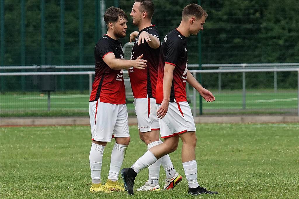 Pickepackevolles Testspiel- und Turnier-Wochenende: Fast 100 Fotos von den Fußballplätzen