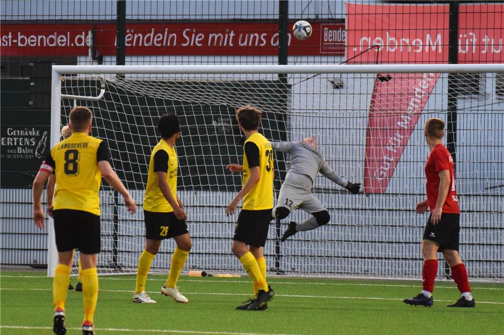 Pickepackevolles Testspiel- und Turnier-Wochenende: Fast 100 Fotos von den Fußballplätzen