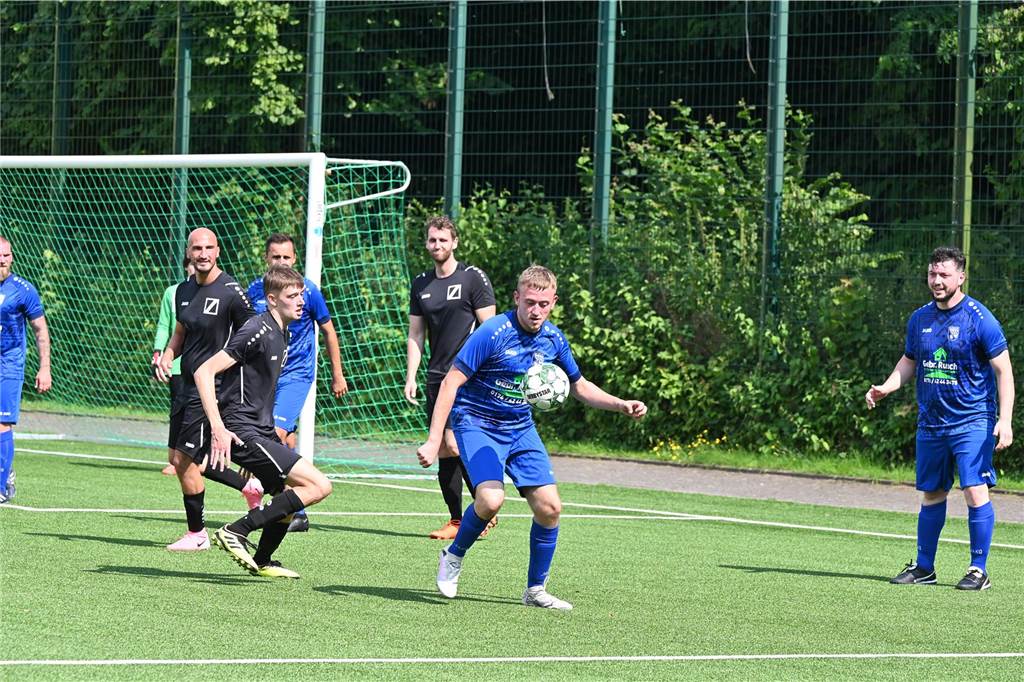 Pickepackevolles Testspiel- und Turnier-Wochenende: Fast 100 Fotos von den Fußballplätzen