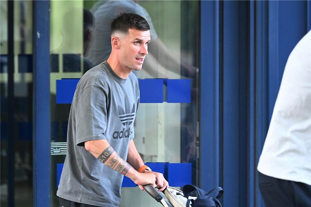 BVB-Wunschspieler Pascal Groß in Dortmund eingetroffen: Exklusive Bilder vom Airport