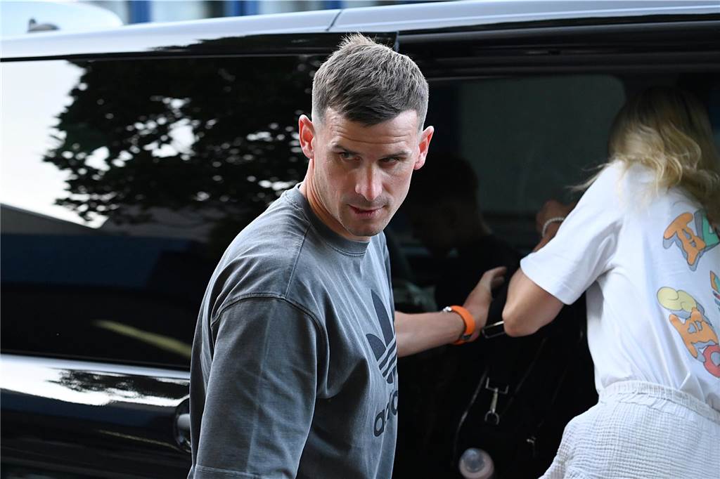BVB-Wunschspieler Pascal Groß in Dortmund eingetroffen: Exklusive Bilder vom Airport