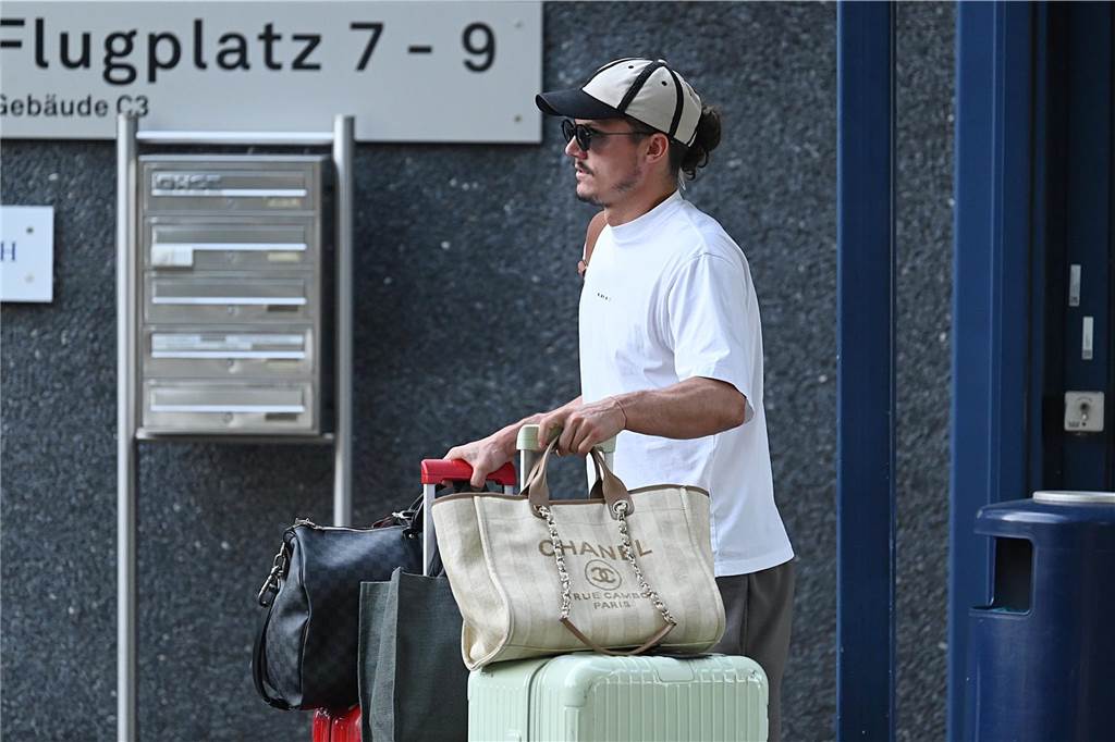 BVB-Wunschspieler Pascal Groß in Dortmund eingetroffen: Exklusive Bilder vom Airport