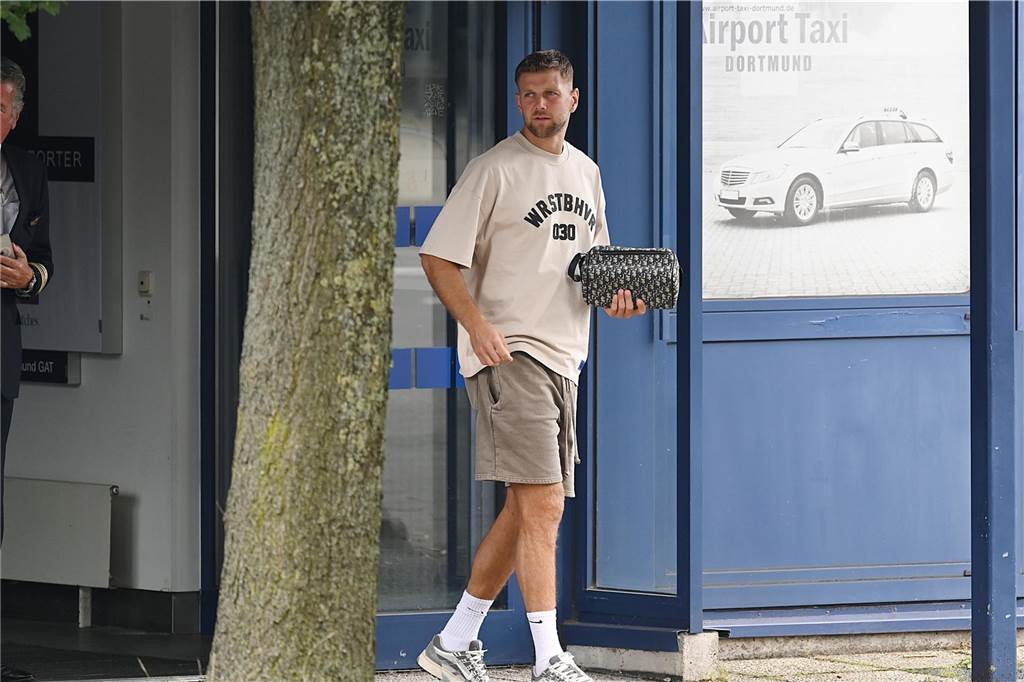 Hier beendet Niclas Füllkrug sein BVB-Kapitel: Exklusive Bilder vom Dortmund Airport Hier beendet Niclas Füllkrug sein BVB-Kapitel: Exklusive Bilder vom Dortmund Airport