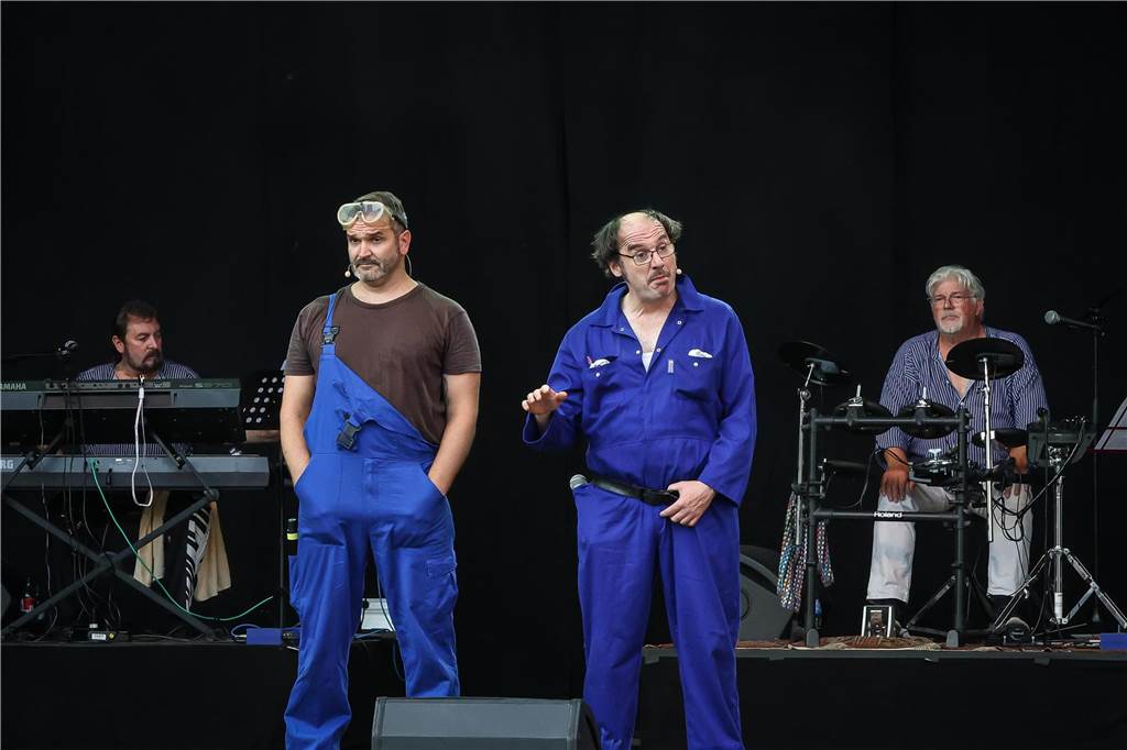 Schöne Fotos vom Geierabend auf dem Friedensplatz: Viele Zuschauer genießen Best-of-Programm