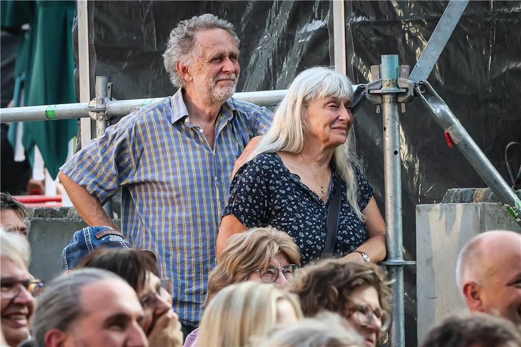 Schöne Fotos vom Geierabend auf dem Friedensplatz: Viele Zuschauer genießen Best-of-Programm