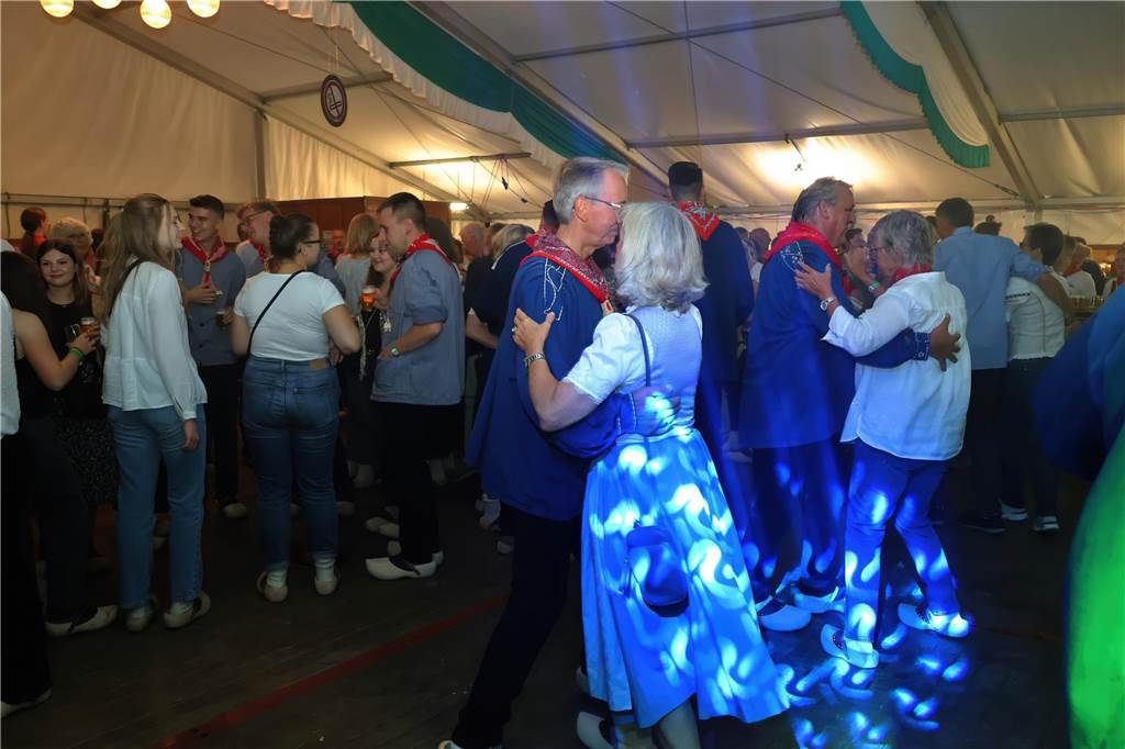 Klumpen-Schützenfest eröffnet: Viele Fotos von der Trachtenschützengilde Uefte-Overbeck