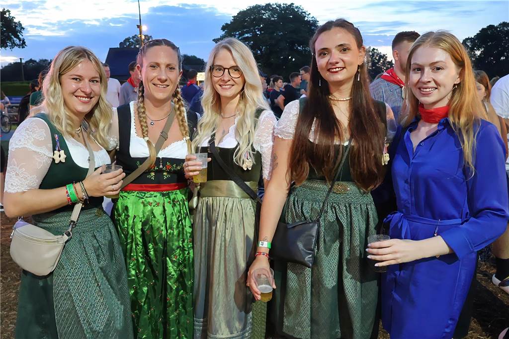Klumpen-Schützenfest eröffnet: Viele Fotos von der Trachtenschützengilde Uefte-Overbeck