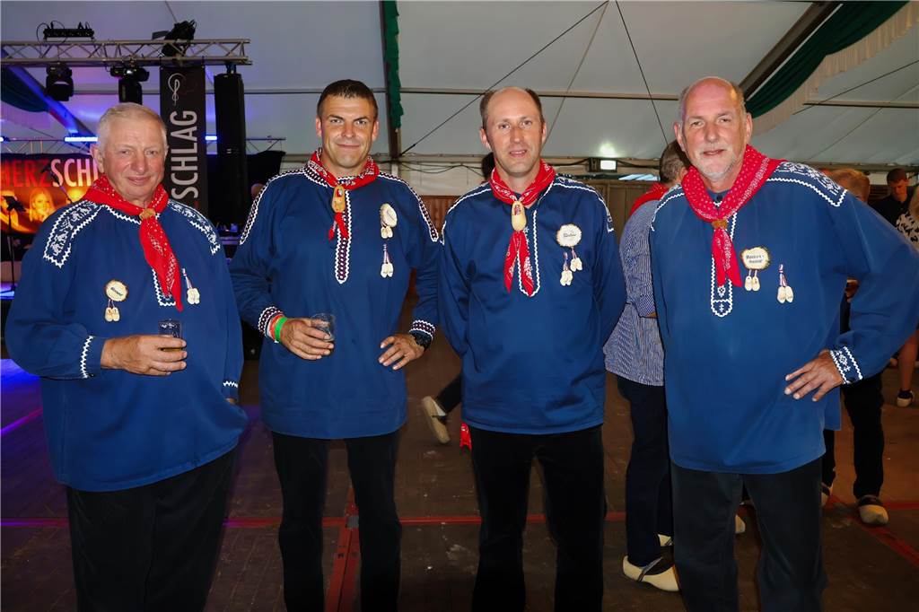 Klumpen-Schützenfest eröffnet: Viele Fotos von der Trachtenschützengilde Uefte-Overbeck