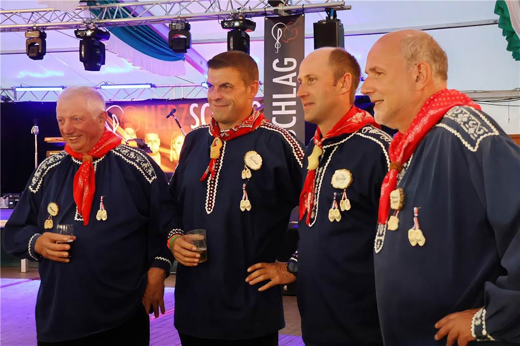 Klumpen-Schützenfest eröffnet: Viele Fotos von der Trachtenschützengilde Uefte-Overbeck