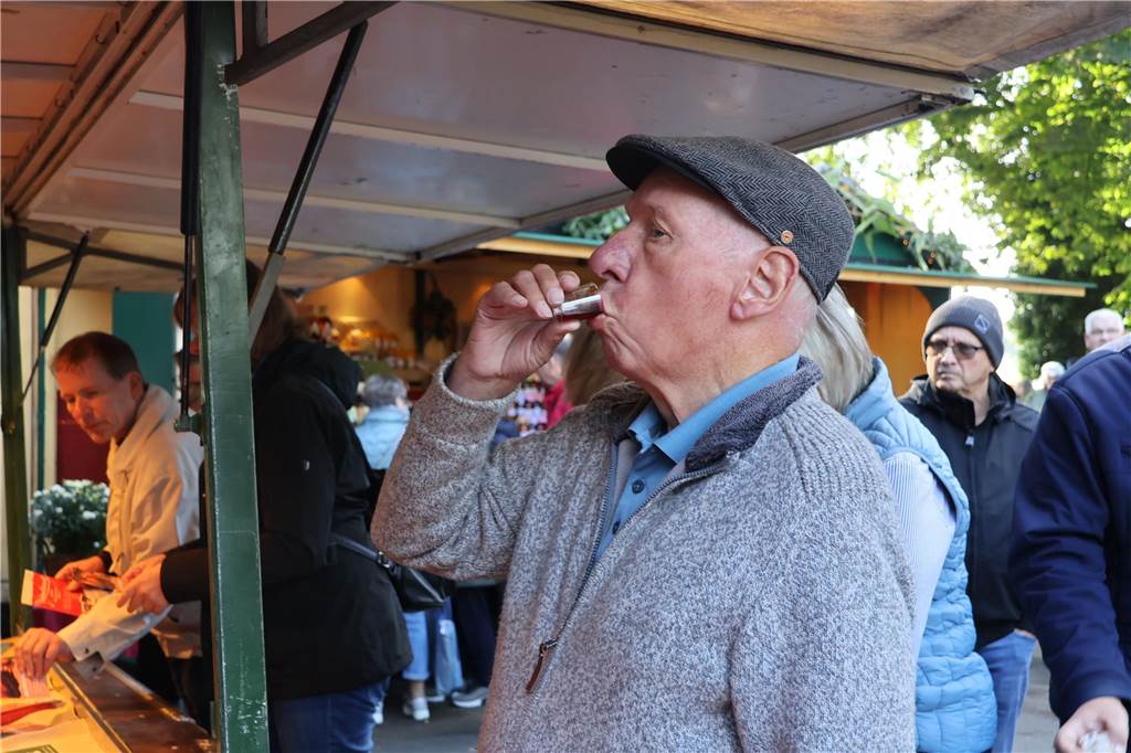 Viele Fotos vom Bauernmarkt in Raesfeld-Erle: Zahlreiche Besucher am Hof Stegerhoff