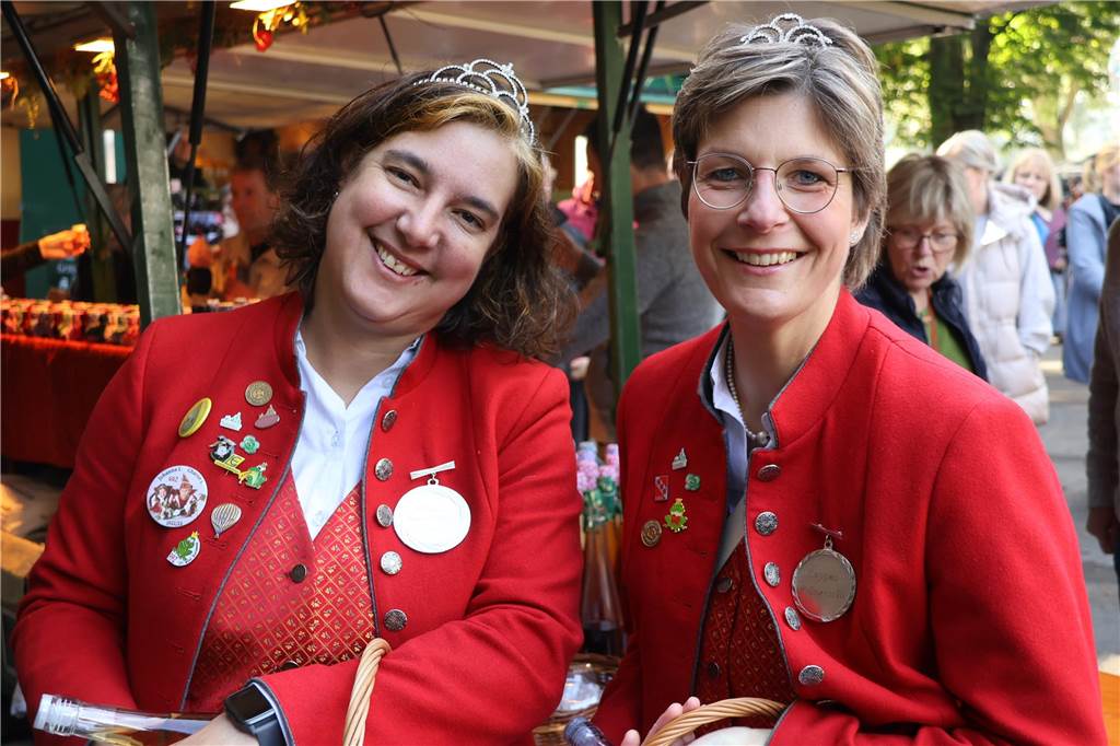 Viele Fotos vom Bauernmarkt in Raesfeld-Erle: Zahlreiche Besucher am Hof Stegerhoff