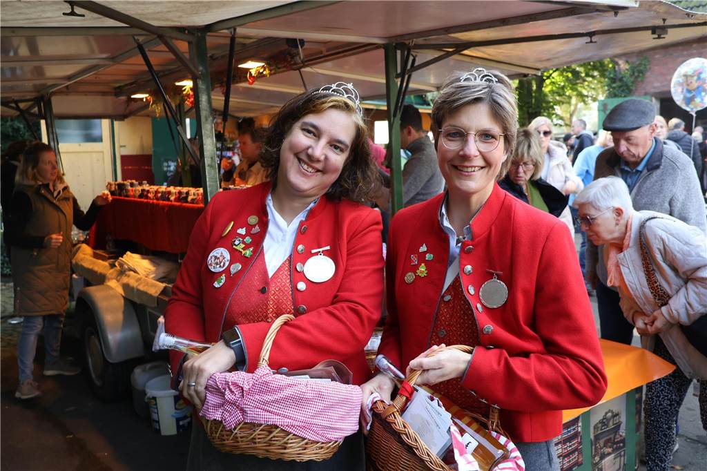 Viele Fotos vom Bauernmarkt in Raesfeld-Erle: Zahlreiche Besucher am Hof Stegerhoff