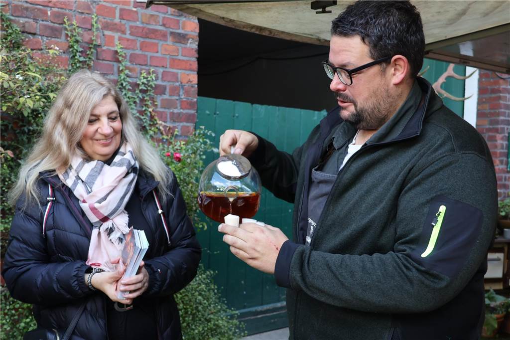 Viele Fotos vom Bauernmarkt in Raesfeld-Erle: Zahlreiche Besucher am Hof Stegerhoff