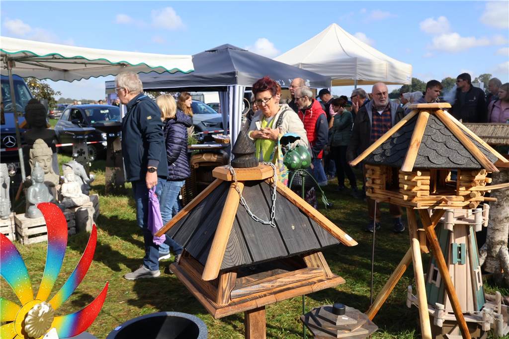 Viele Fotos vom Bauernmarkt in Raesfeld-Erle: Zahlreiche Besucher am Hof Stegerhoff
