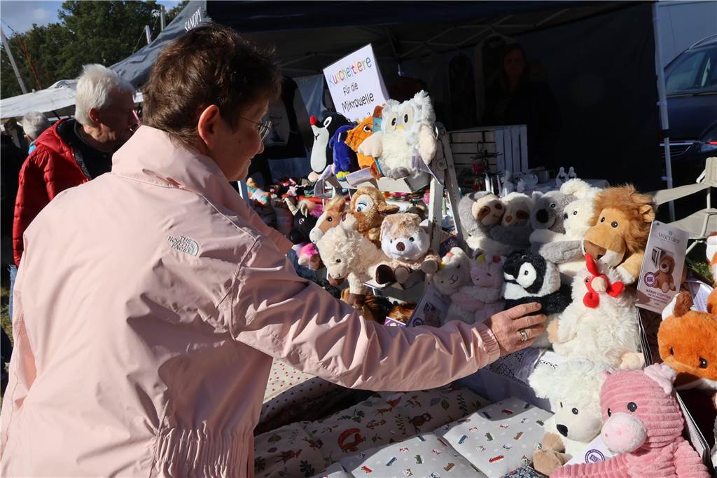 Viele Fotos vom Bauernmarkt in Raesfeld-Erle: Zahlreiche Besucher am Hof Stegerhoff
