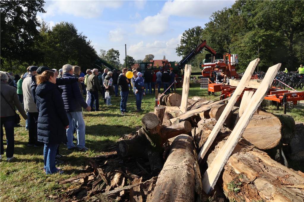 Viele Fotos vom Bauernmarkt in Raesfeld-Erle: Zahlreiche Besucher am Hof Stegerhoff