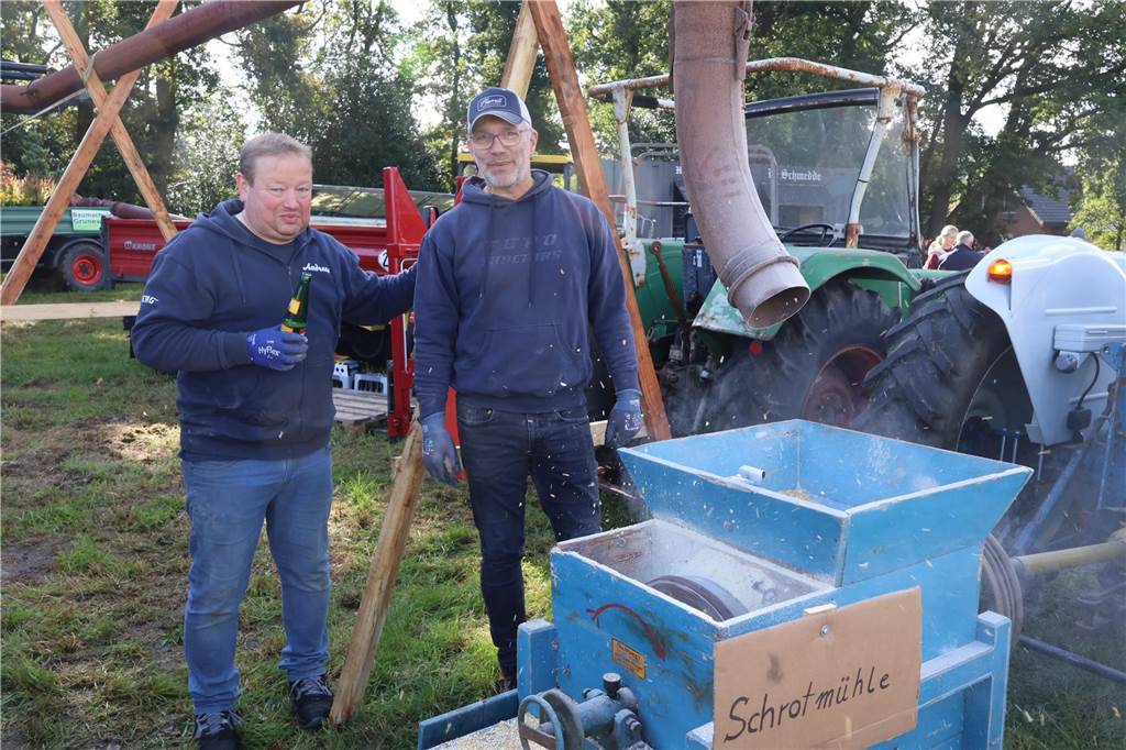 Viele Fotos vom Bauernmarkt in Raesfeld-Erle: Zahlreiche Besucher am Hof Stegerhoff