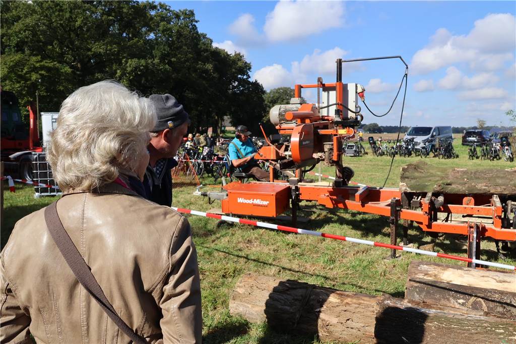 Viele Fotos vom Bauernmarkt in Raesfeld-Erle: Zahlreiche Besucher am Hof Stegerhoff