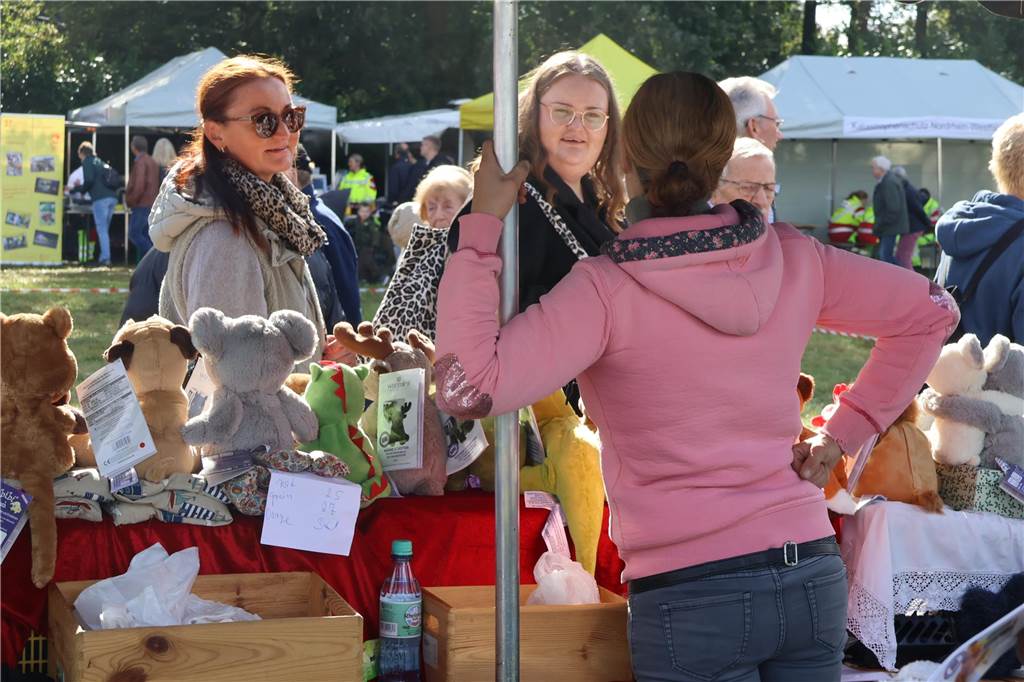 Viele Fotos vom Bauernmarkt in Raesfeld-Erle: Zahlreiche Besucher am Hof Stegerhoff