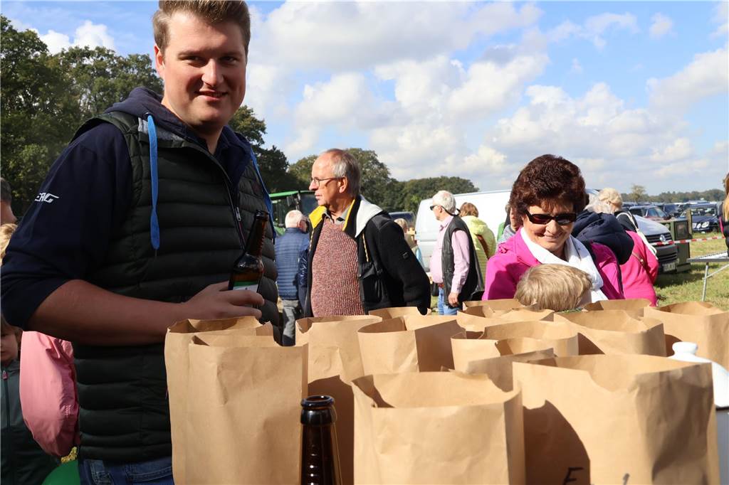 Viele Fotos vom Bauernmarkt in Raesfeld-Erle: Zahlreiche Besucher am Hof Stegerhoff