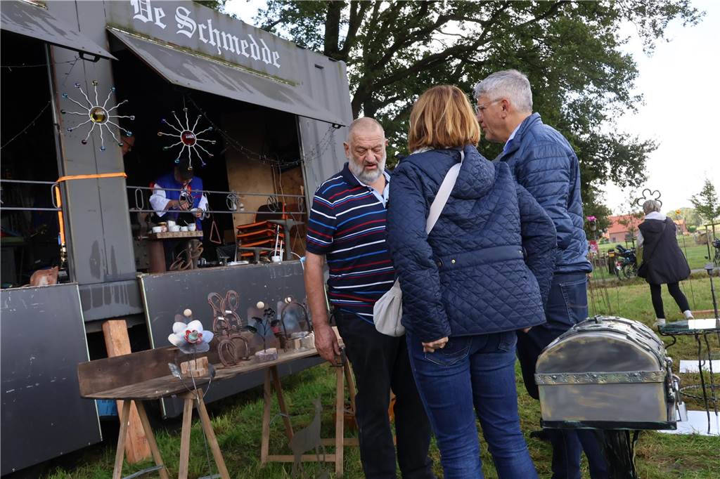 Viele Fotos vom Bauernmarkt in Raesfeld-Erle: Zahlreiche Besucher am Hof Stegerhoff
