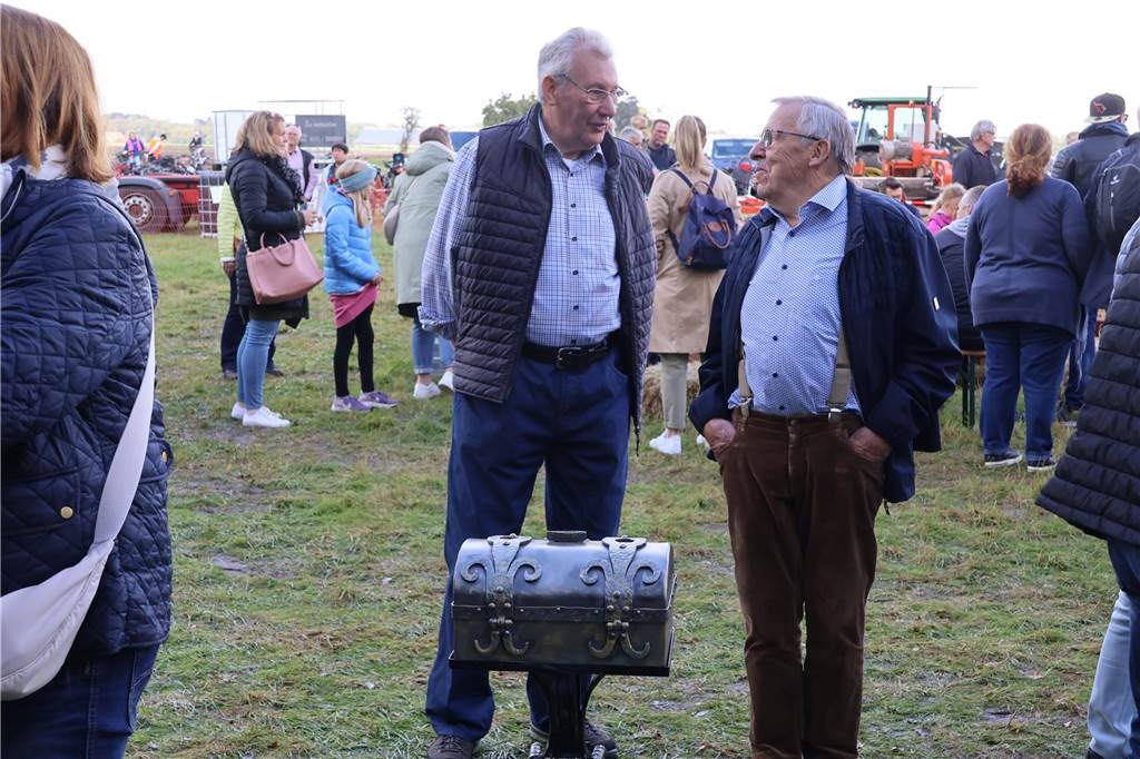 Viele Fotos vom Bauernmarkt in Raesfeld-Erle: Zahlreiche Besucher am Hof Stegerhoff