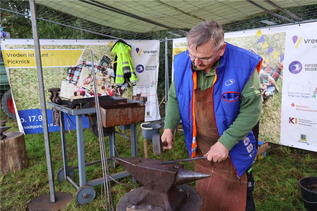 Viele Fotos vom Bauernmarkt in Raesfeld-Erle: Zahlreiche Besucher am Hof Stegerhoff
