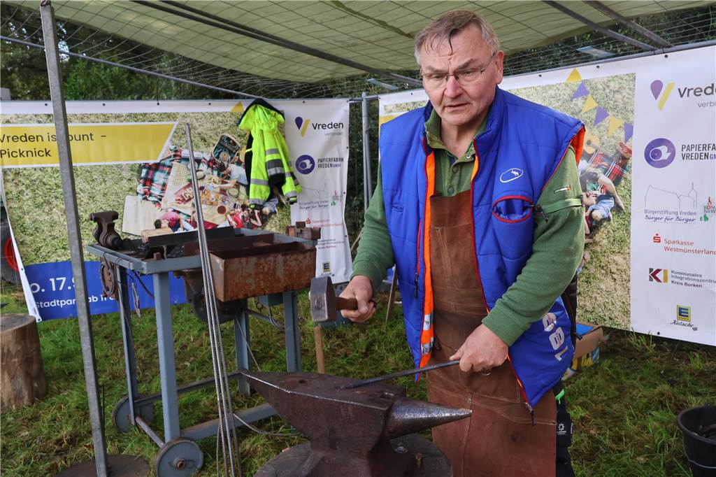 Viele Fotos vom Bauernmarkt in Raesfeld-Erle: Zahlreiche Besucher am Hof Stegerhoff