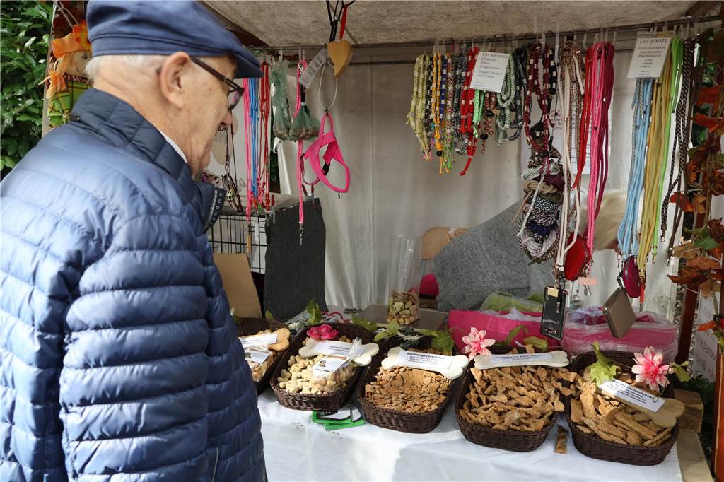 Viele Fotos vom Bauernmarkt in Raesfeld-Erle: Zahlreiche Besucher am Hof Stegerhoff