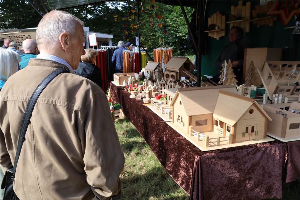 Viele Fotos vom Bauernmarkt in Raesfeld-Erle: Zahlreiche Besucher am Hof Stegerhoff