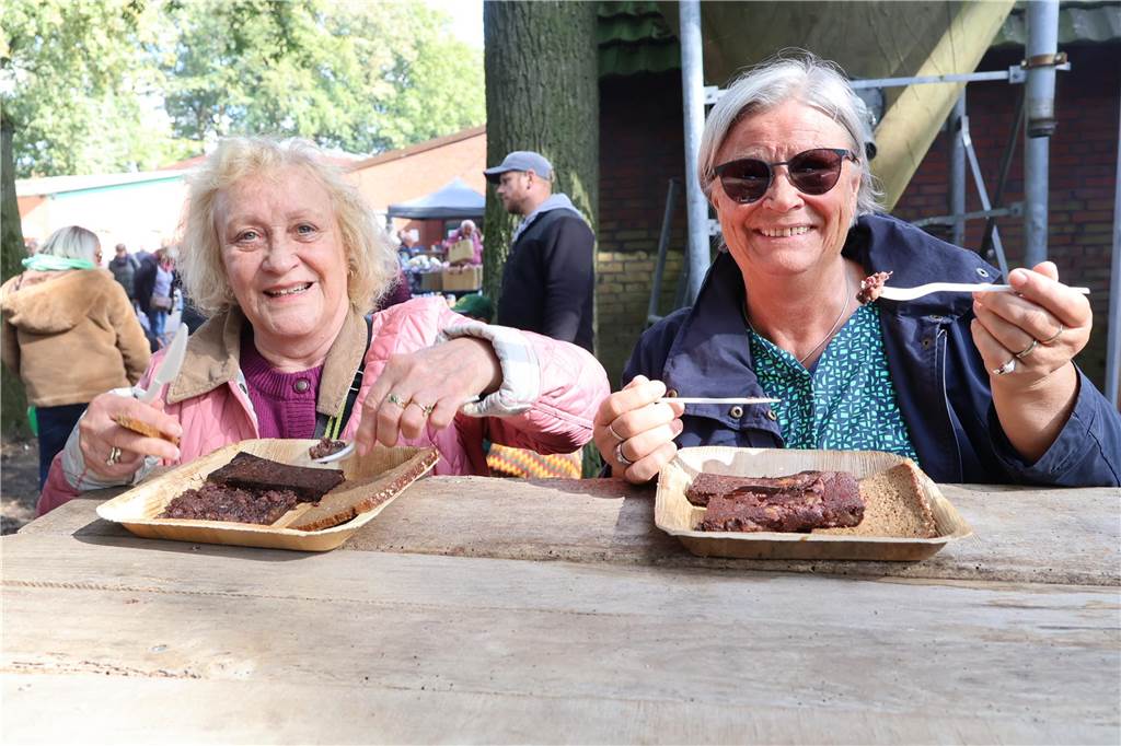 Viele Fotos vom Bauernmarkt in Raesfeld-Erle: Zahlreiche Besucher am Hof Stegerhoff