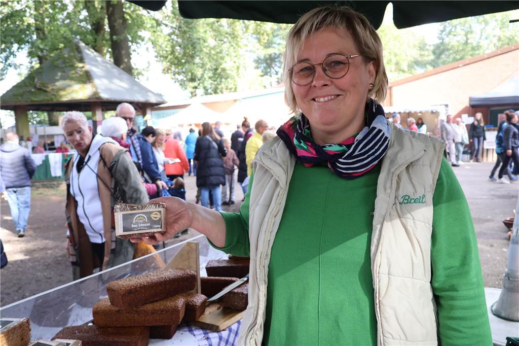 Viele Fotos vom Bauernmarkt in Raesfeld-Erle: Zahlreiche Besucher am Hof Stegerhoff