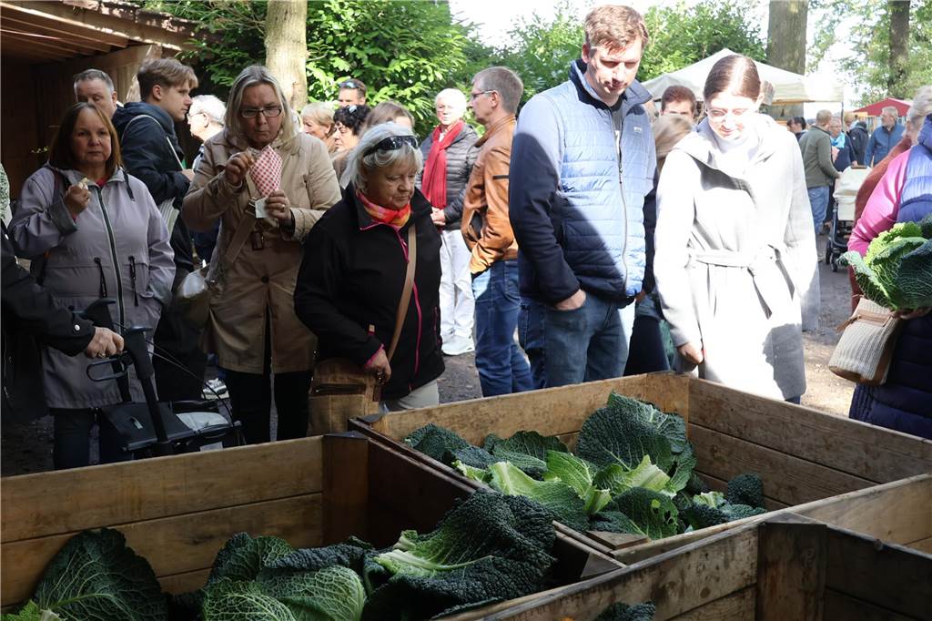 Viele Fotos vom Bauernmarkt in Raesfeld-Erle: Zahlreiche Besucher am Hof Stegerhoff