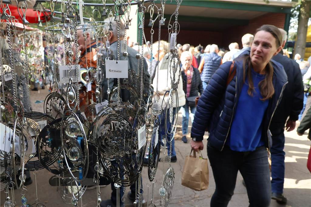 Viele Fotos vom Bauernmarkt in Raesfeld-Erle: Zahlreiche Besucher am Hof Stegerhoff