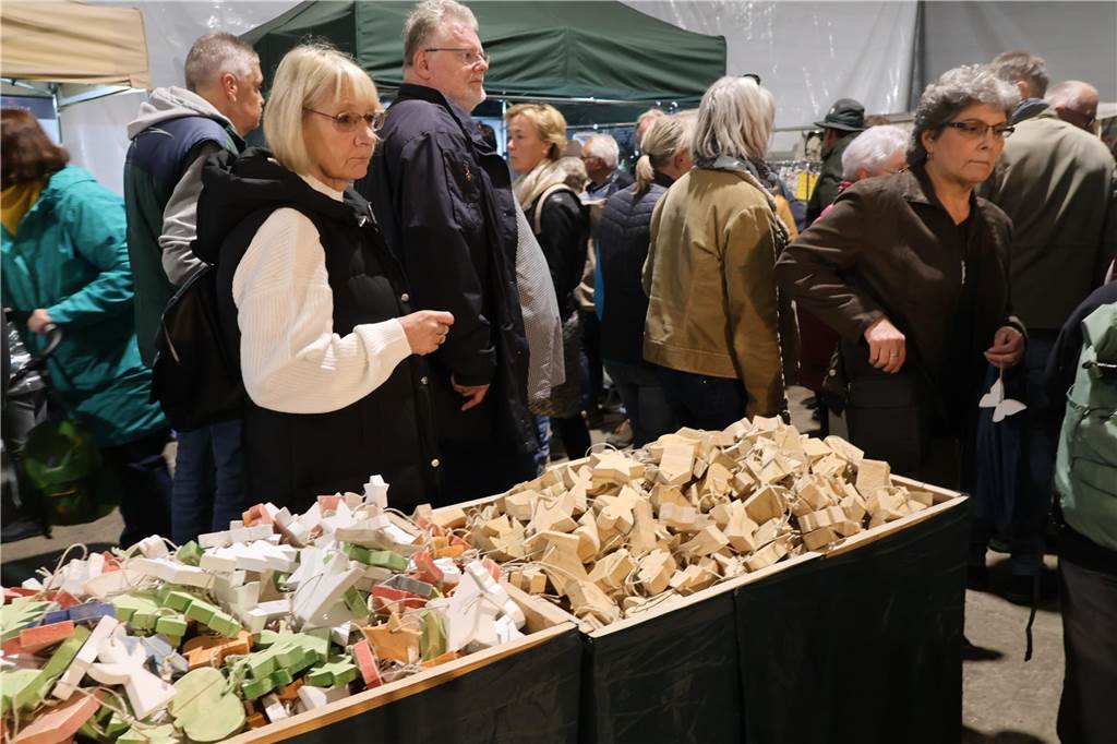 Viele Fotos vom Bauernmarkt in Raesfeld-Erle: Zahlreiche Besucher am Hof Stegerhoff
