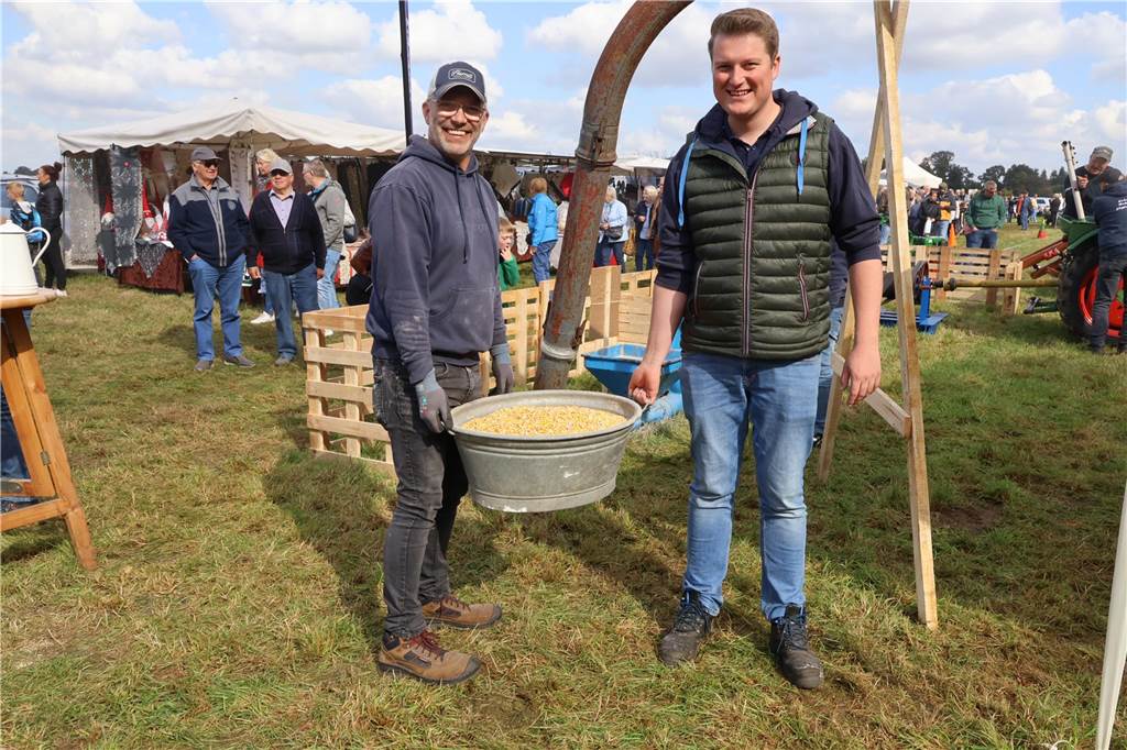 Viele Fotos vom Bauernmarkt in Raesfeld-Erle: Zahlreiche Besucher am Hof Stegerhoff