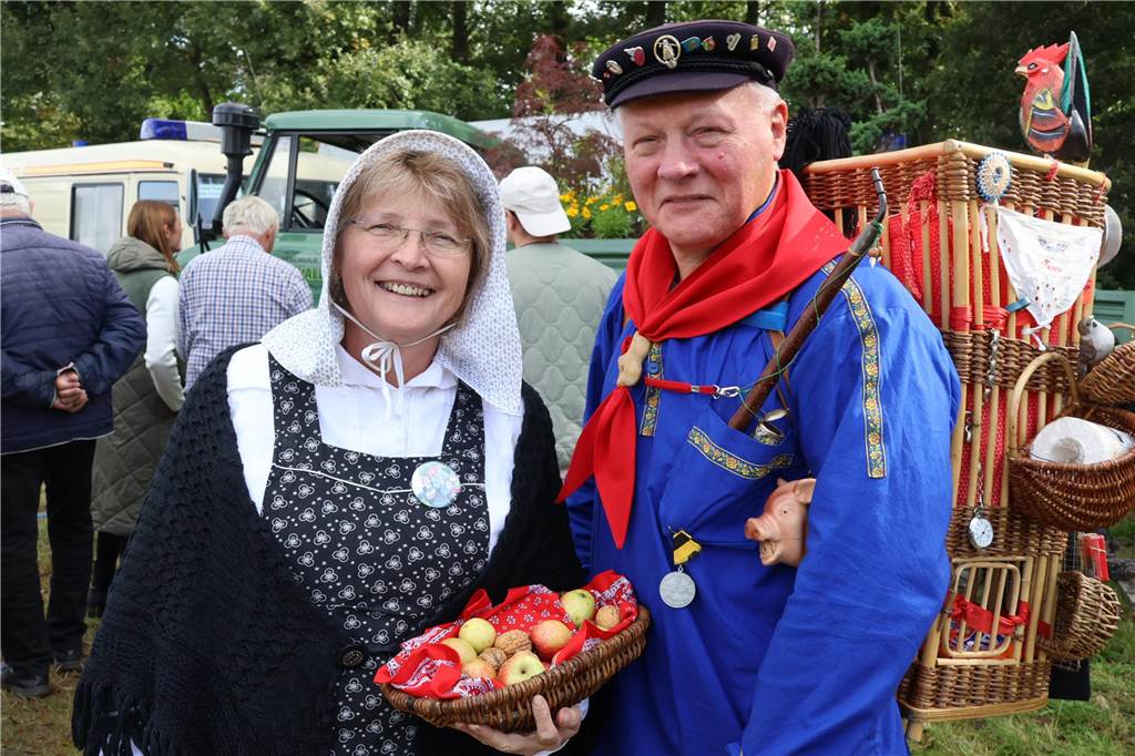 Viele Fotos vom Bauernmarkt in Raesfeld-Erle: Zahlreiche Besucher am Hof Stegerhoff