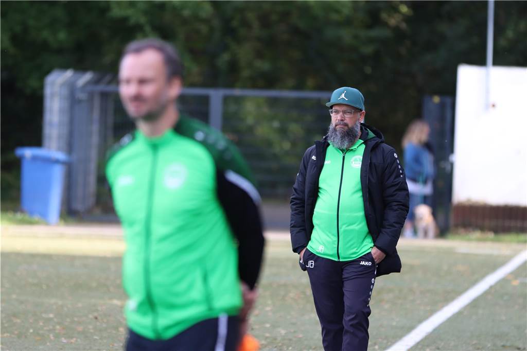 Erster Sieg, Derby-Remis und Niederlage: