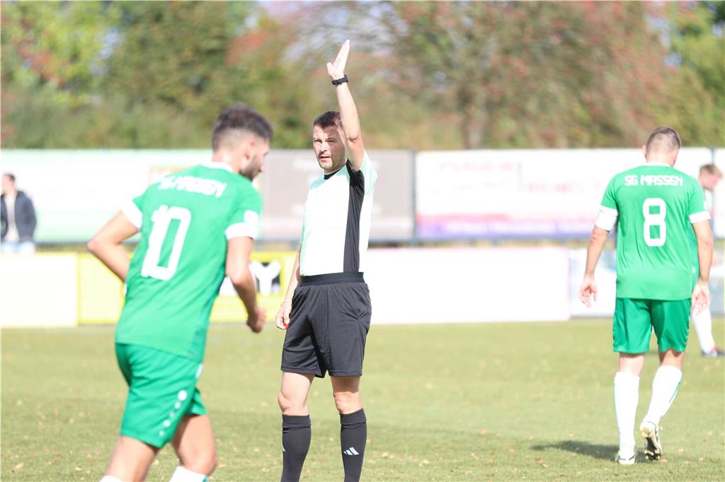 Erster Sieg, Derby-Remis und Niederlage: