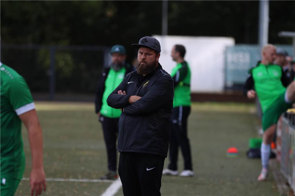 Erster Sieg, Derby-Remis und Niederlage: