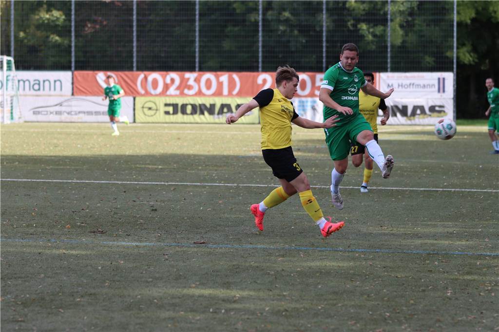 Erster Sieg, Derby-Remis und Niederlage:
