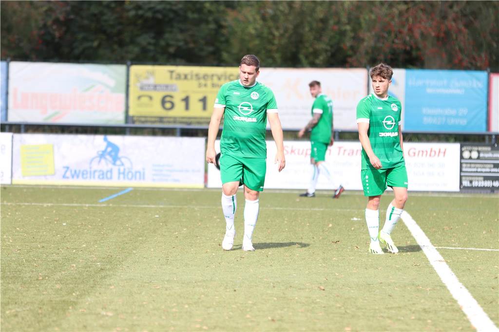 Erster Sieg, Derby-Remis und Niederlage: