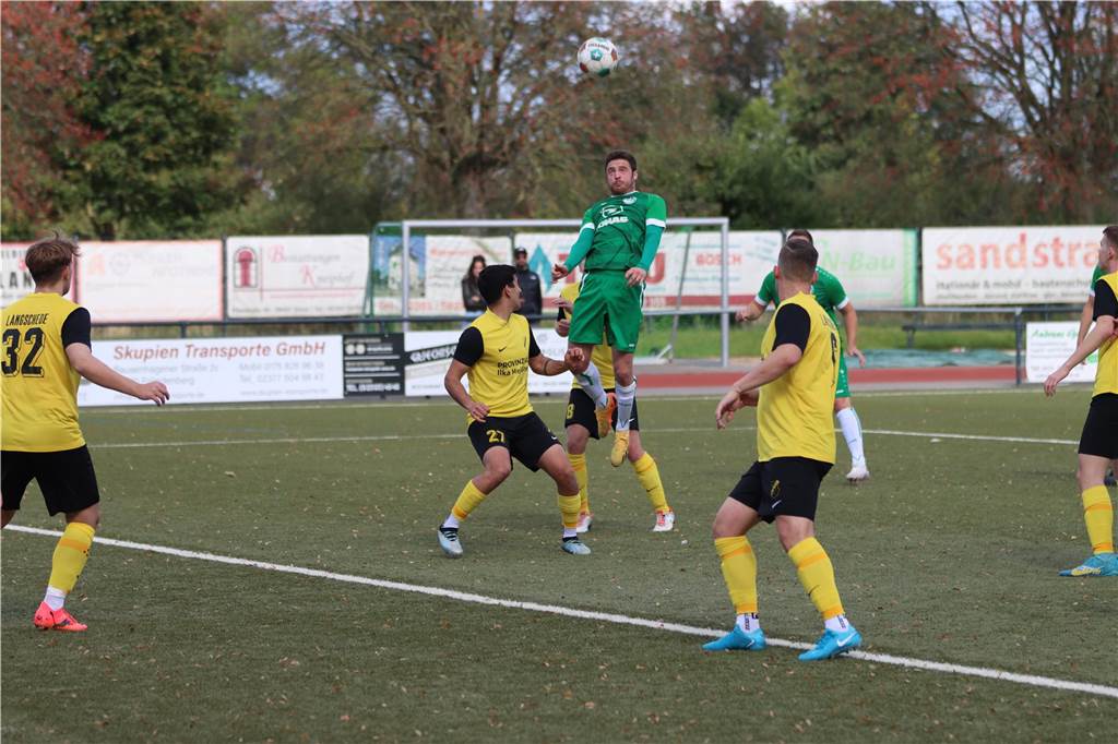 Erster Sieg, Derby-Remis und Niederlage:
